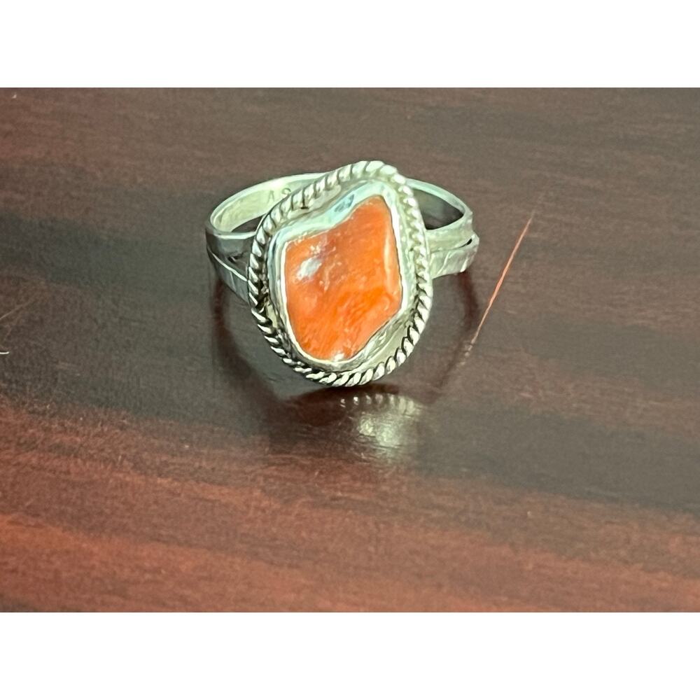 VTG Artisan Sterling Silver Coral Ring Size 7 Navajo Style Rope Bezel Southwest - Picture 3 of 9